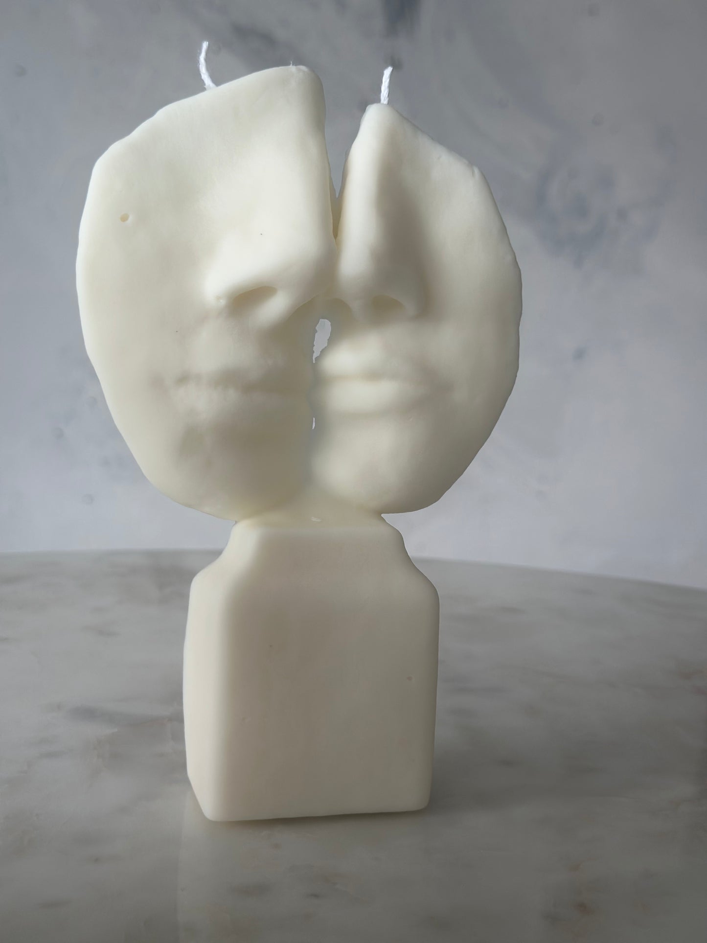 Shop the unique 2-Face Candle now! Half-male, half-female design, ideal for modern decor. Order today to get this artistic piece