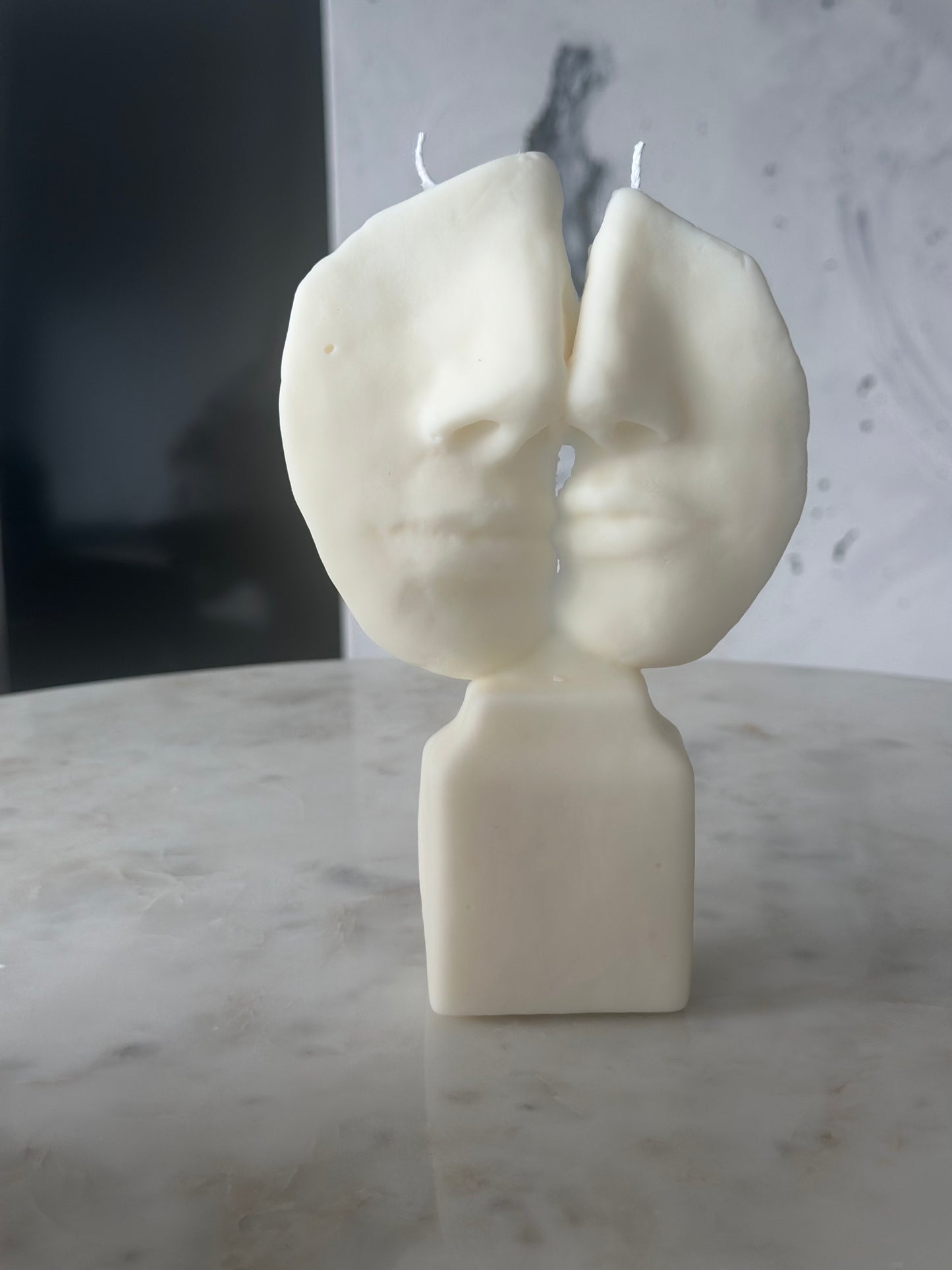 Round face candle designed to elevate your living space with sophistication