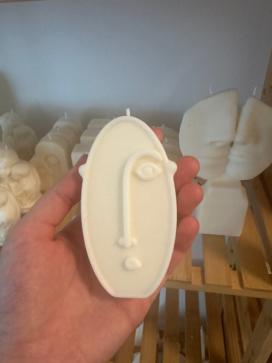 Minimalist Nordic-style candle featuring a romantic couple design, perfect for modern home decor and gifting
